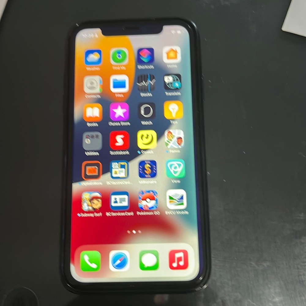 iphone 11 black no scratch look new 6”